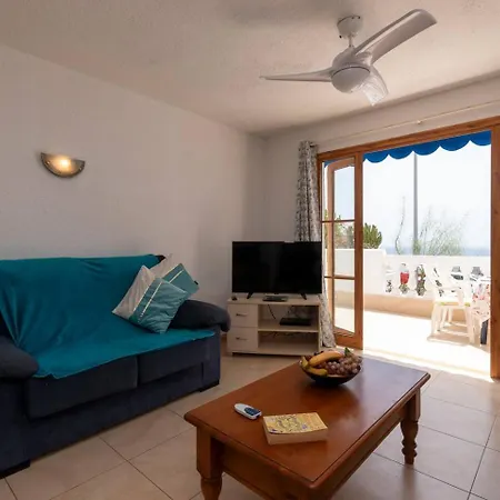 2 Bedroom Cristianos شقة